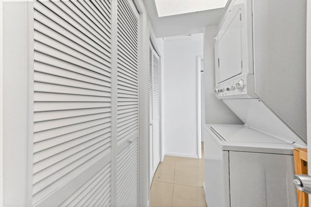 2755 NE 28th Avenue F-1, Lighthouse Point, FL 33064