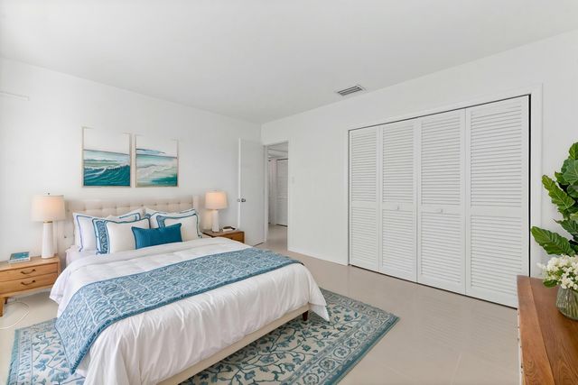 2755 NE 28th Avenue F-1, Lighthouse Point, FL 33064