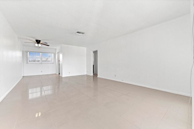 2755 NE 28th Avenue F-1, Lighthouse Point, FL 33064