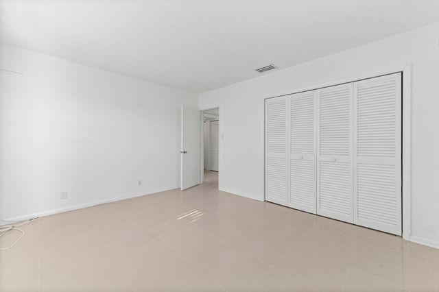 2755 NE 28th Avenue F-1, Lighthouse Point, FL 33064