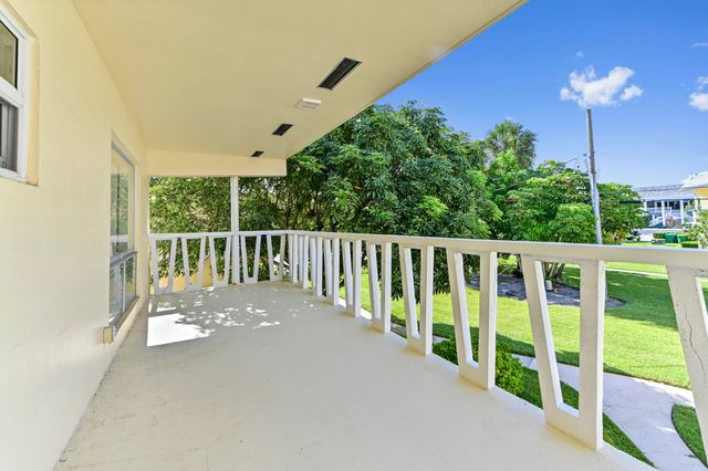 2755 NE 28th Avenue F-1, Lighthouse Point, FL 33064