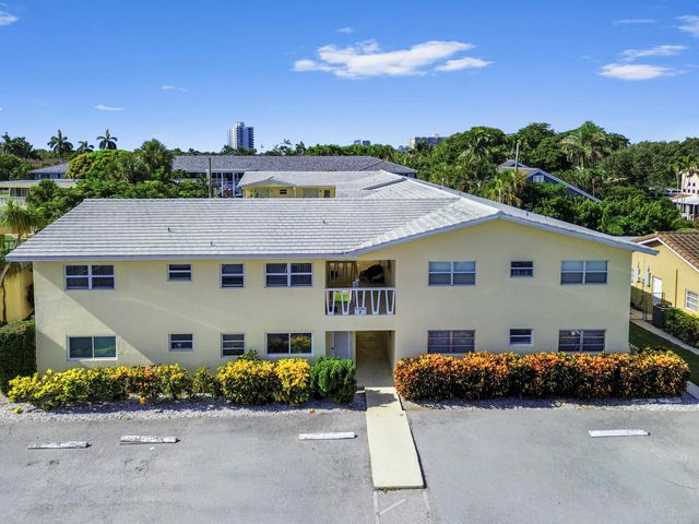 2755 NE 28th Avenue F-1, Lighthouse Point, FL 33064