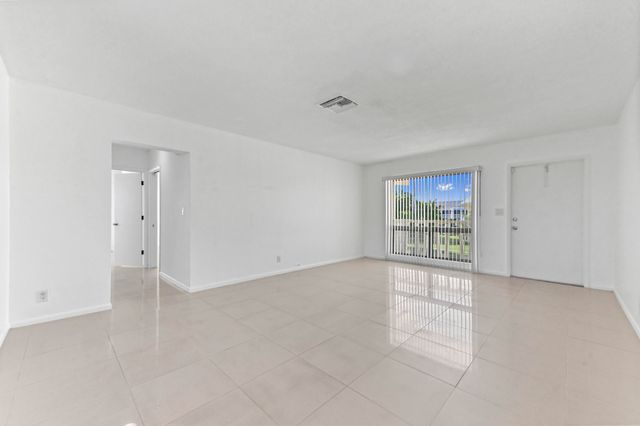 2755 NE 28th Avenue F-1, Lighthouse Point, FL 33064