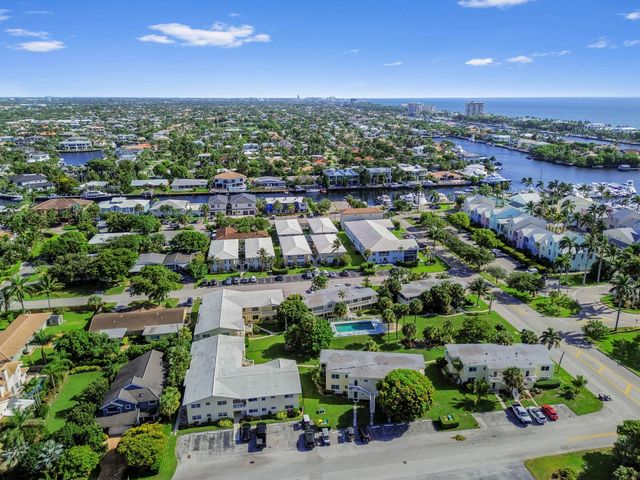 2755 NE 28th Avenue F-1, Lighthouse Point, FL 33064