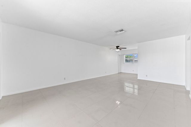 2755 NE 28th Avenue F-1, Lighthouse Point, FL 33064