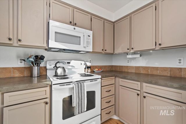 8491 W Holbrook Ct, Boise, ID 83704