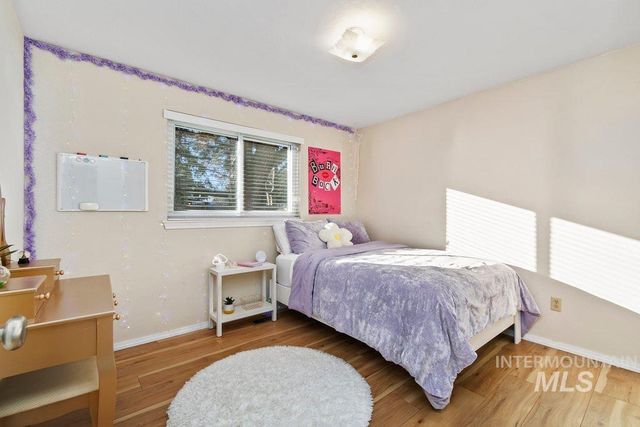 8491 W Holbrook Ct, Boise, ID 83704