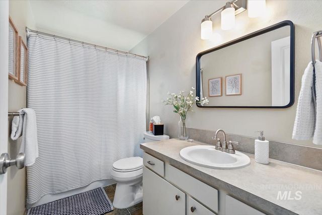 8491 W Holbrook Ct, Boise, ID 83704