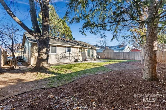 8491 W Holbrook Ct, Boise, ID 83704