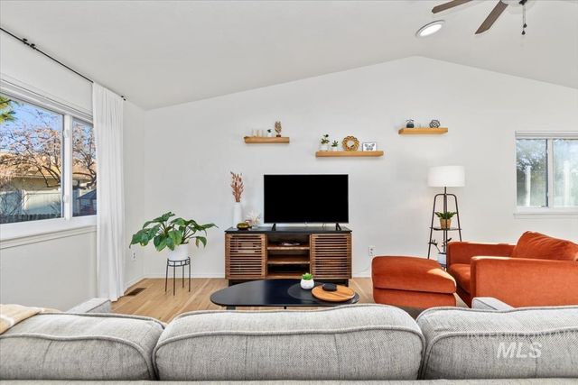 8491 W Holbrook Ct, Boise, ID 83704