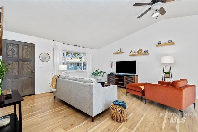 8491 W Holbrook Ct, Boise, ID 83704