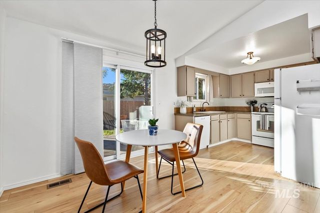 8491 W Holbrook Ct, Boise, ID 83704