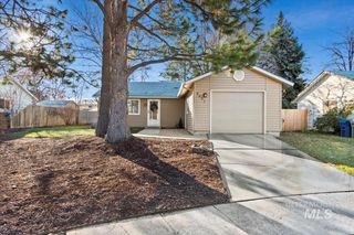 8491 W Holbrook Ct, Boise, ID 83704