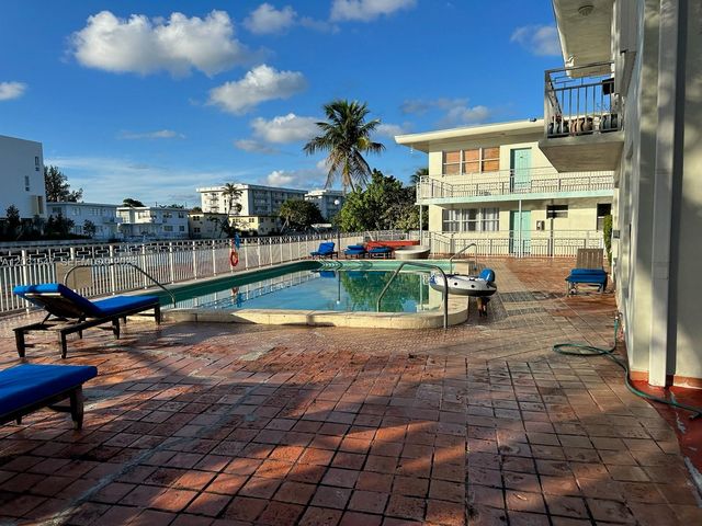 1275 Marseille Dr 40, Miami Beach, FL 33141