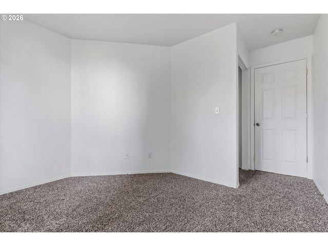 14131 Se WOODWARD St, Portland, OR 97236