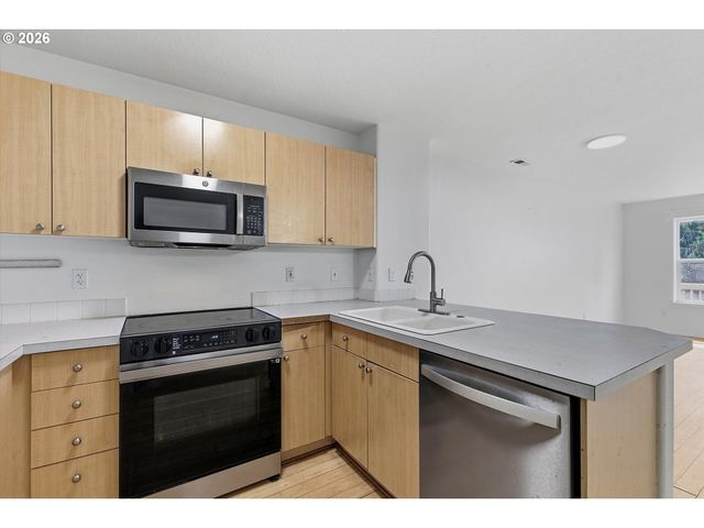 14131 Se WOODWARD St, Portland, OR 97236