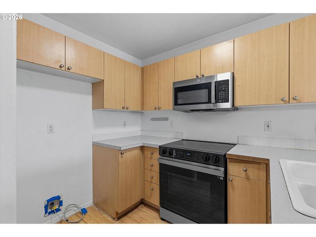 14131 Se WOODWARD St, Portland, OR 97236