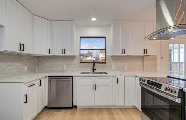 4710 Country Club View, Baytown, TX 77521