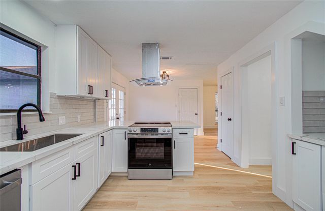 4710 Country Club View, Baytown, TX 77521