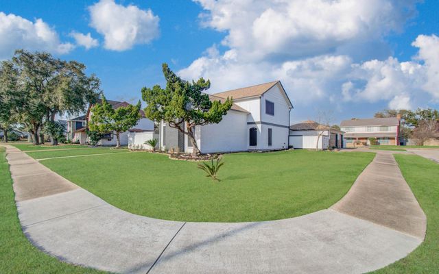 4710 Country Club View, Baytown, TX 77521