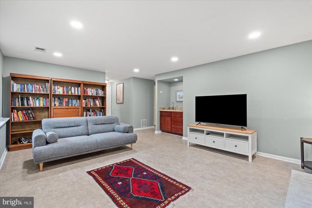 8138 VIOLA ST, Springfield, VA 22152