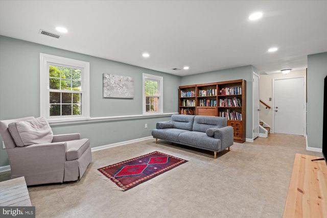 8138 VIOLA ST, Springfield, VA 22152