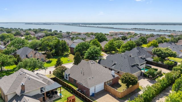 2945 Lago Vista Lane, Rockwall, TX 75032