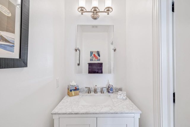 190 Third AVENUE, Fontana, WI 53125