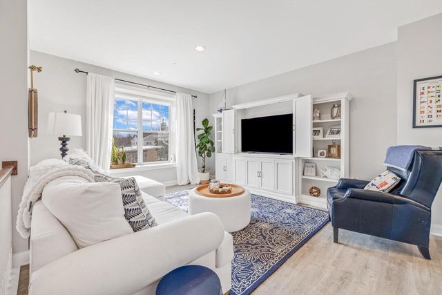 190 Third AVENUE, Fontana, WI 53125