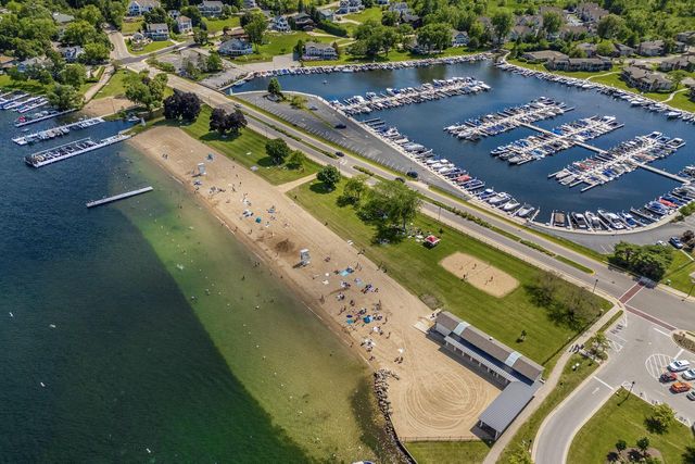 190 Third AVENUE, Fontana, WI 53125