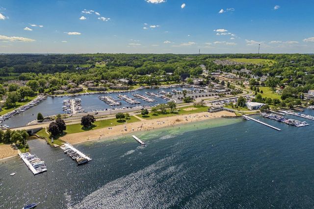 190 Third AVENUE, Fontana, WI 53125