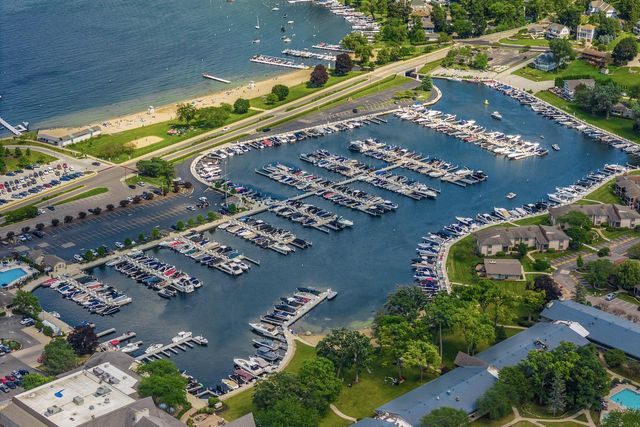 190 Third AVENUE, Fontana, WI 53125