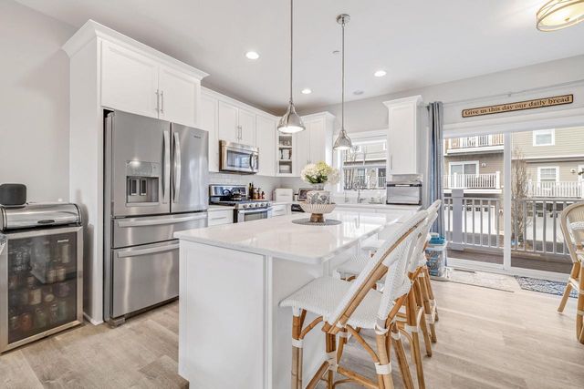 190 Third AVENUE, Fontana, WI 53125