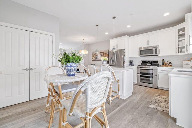 190 Third AVENUE, Fontana, WI 53125