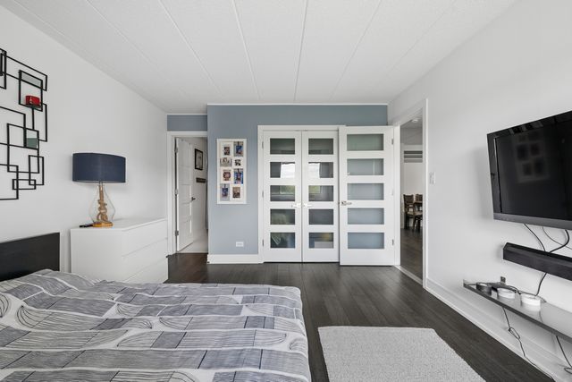 75 Kristin Circle 512, Schaumburg, IL 60195