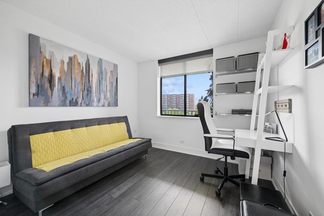 75 Kristin Circle 512, Schaumburg, IL 60195