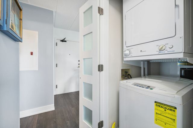 75 Kristin Circle 512, Schaumburg, IL 60195
