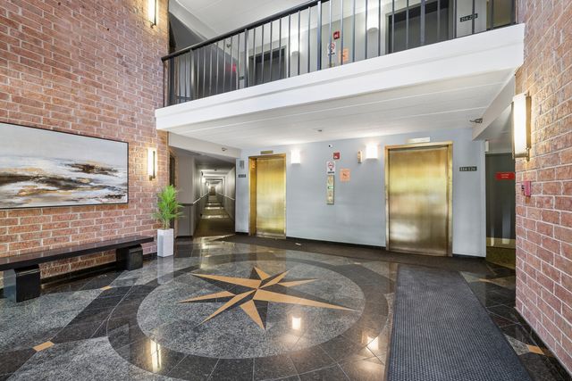 75 Kristin Circle 512, Schaumburg, IL 60195