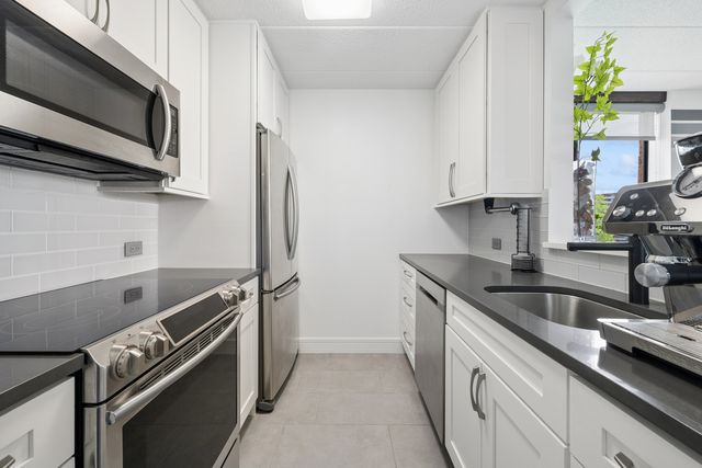 75 Kristin Circle 512, Schaumburg, IL 60195