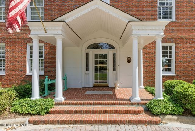 200 Hollycrest Drive, Pinehurst, NC 28374
