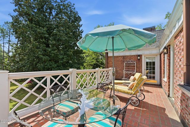 200 Hollycrest Drive, Pinehurst, NC 28374