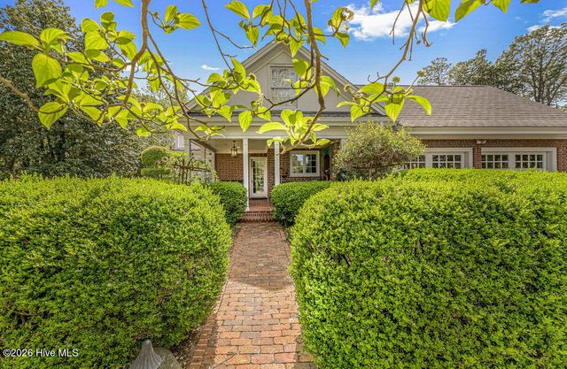 200 Hollycrest Drive, Pinehurst, NC 28374