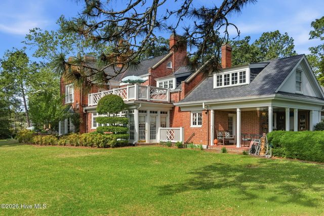 200 Hollycrest Drive, Pinehurst, NC 28374