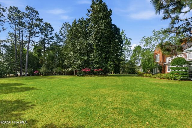 200 Hollycrest Drive, Pinehurst, NC 28374