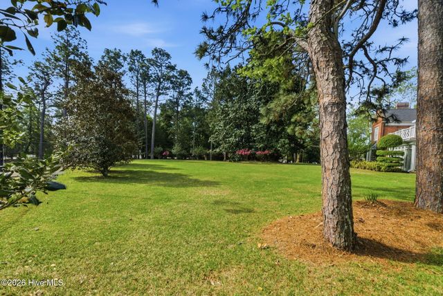 200 Hollycrest Drive, Pinehurst, NC 28374