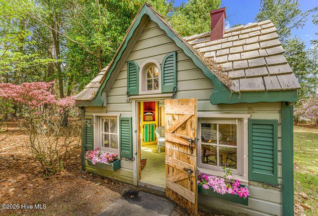 200 Hollycrest Drive, Pinehurst, NC 28374