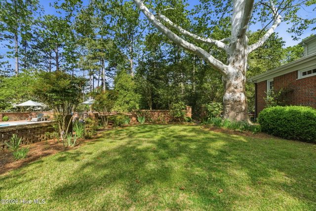 200 Hollycrest Drive, Pinehurst, NC 28374