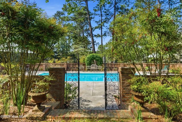 200 Hollycrest Drive, Pinehurst, NC 28374