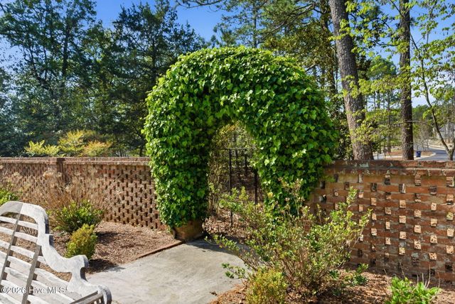 200 Hollycrest Drive, Pinehurst, NC 28374