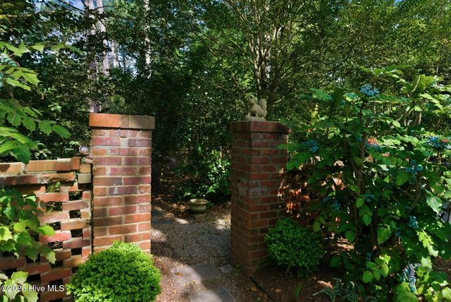 200 Hollycrest Drive, Pinehurst, NC 28374